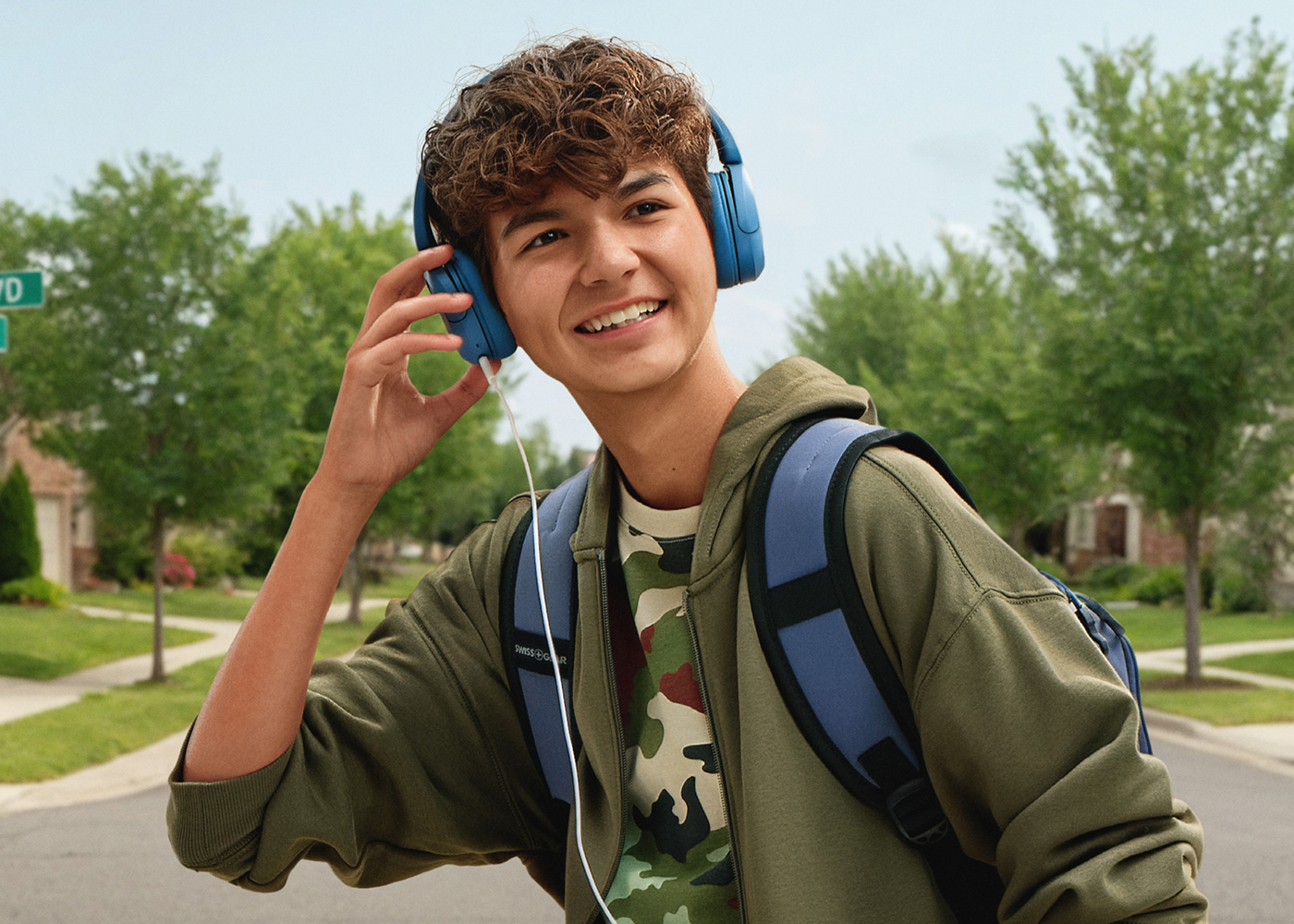 kid with headphones photo
